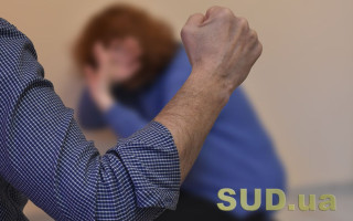 Буянив та погрожував матері: зловмиснику повідомили по підозру