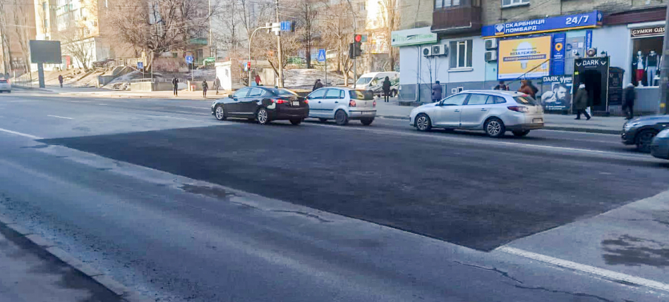 У Києві на вулиці Вадима Гетьмана повністю відновили рух транспорту