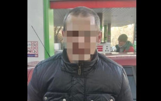 Полювали на жертв біля банків: у Києві затримали шахраїв