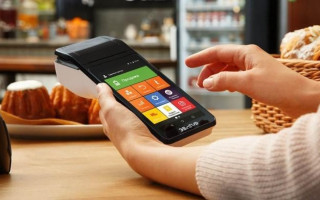 Кто из работников может производить расчеты через ПРРО