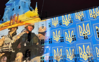 Пам’ять жертв російської агресії вшанують світлом: Геррі Хофштеттер вирушає у новий арт-тур містами України