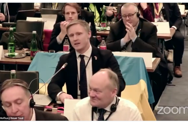 Латвійський депутат Ріхард Колс на засіданні ОБСЄ відправив делегацію з рф за російським військовим кораблем, відео