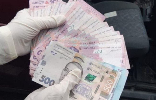 Чоловік, який пропонував поліцейському хабар, постав перед судом