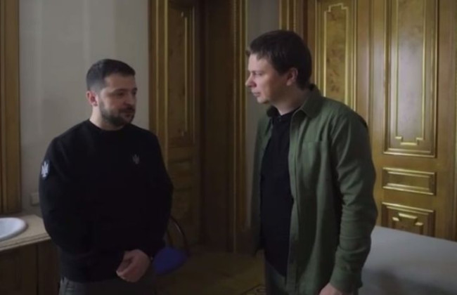 Зеленський показав кімнату, у якій живе від початку війни: відео