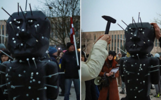 Возле посольства рф в Риге можно вбить гвоздь у Путина: фото