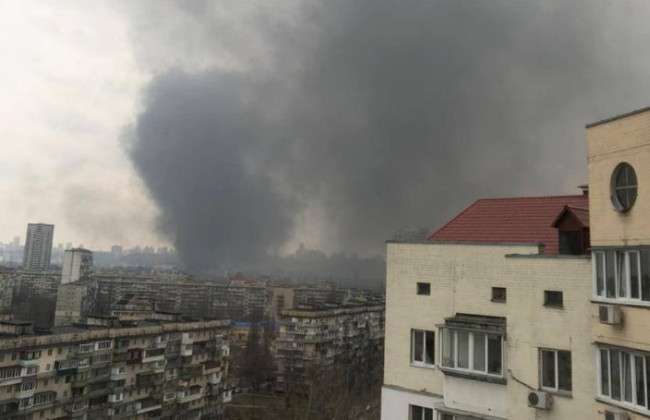 У Києві сталася масштабна пожежа на підприємстві, відео
