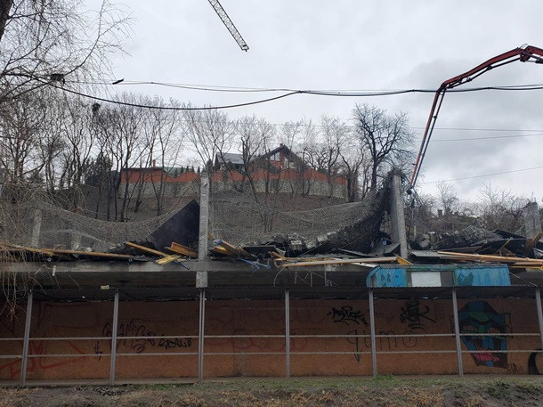 У Львові на будівництві обрушилося перекриття поверху: є постраждалі, фото