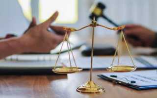 В КЦС ВС наголосили, що дострокове зняття догани не свідчить про законність наказу про її винесення та про відсутність предмета спору