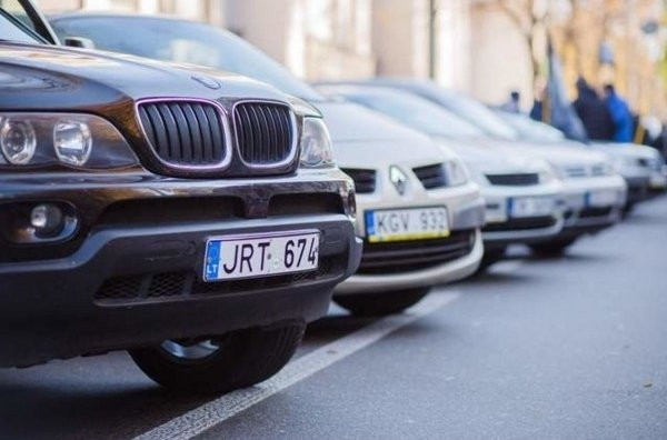 Кому й на який термін збережено «нульове» розмитнення автомобілів