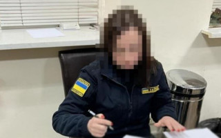 Оформила повну вантажівку як порожню: інспекторці Львівської митниці повідомили про підозру