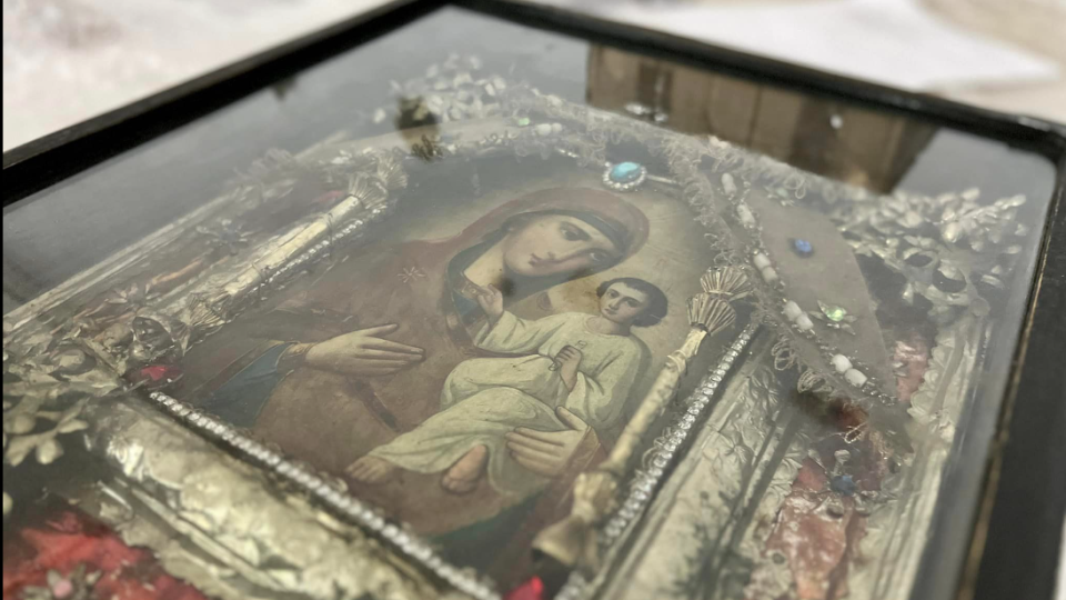 З України до США намагались вивезти старовинну ікону під виглядом фурнітури: фото