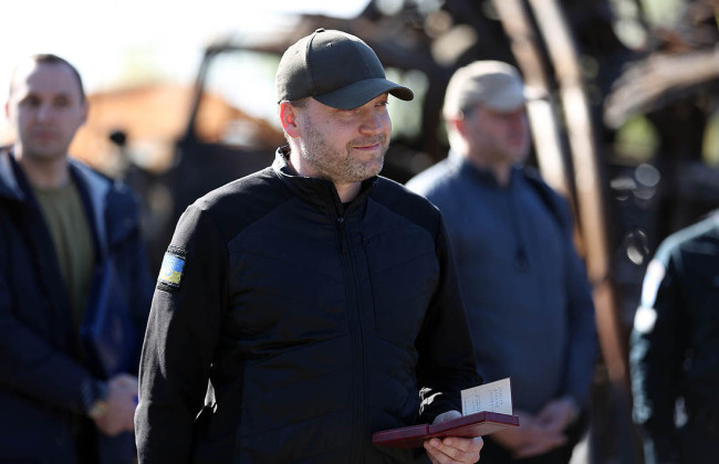 В Киеве на станции метро «Золотые ворота» открыли выставку памяти Дениса Монастырского и его команды