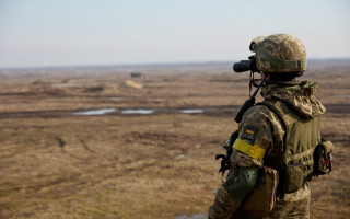 В Кабмине ответили, сколько государственных служащих защищают Украину с оружием в руках