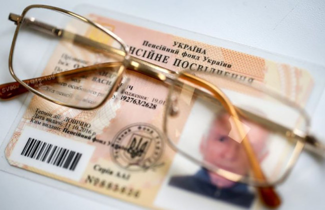 Пенсійний фонд призупинив виплату пенсії «до з`ясування місця перебування» внутрішньо переміщеної пенсіонерки: що вирішив суд