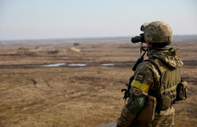 В Кабмине ответили, сколько государственных служащих защищают Украину с оружием в руках