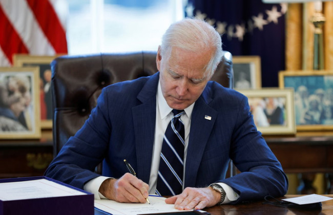 Байден продовжив санкції проти рф через її вторгнення в Україну