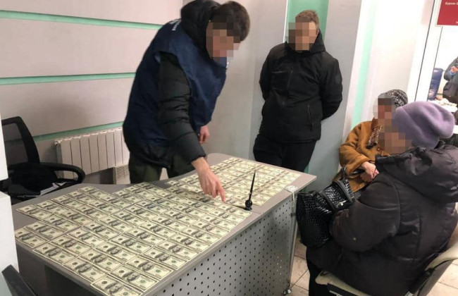 $7 000 за справку: отец с сыном организовали незаконную схему переправки мужчин за границу