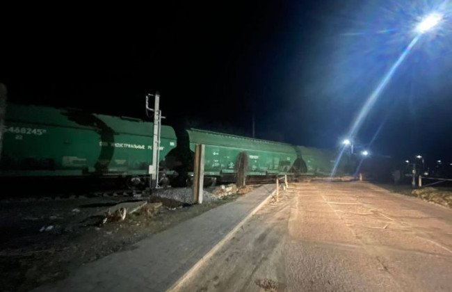 У Борисполі потяг зійшов з рейок, фото