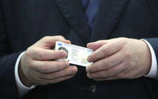 Чиновник, який оформив сам собі паспорт, програв апеляцію в суді за протоколом НАЗК