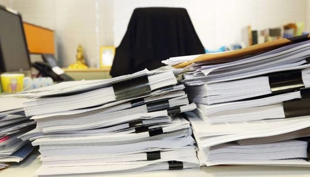 Помічник адвоката разом із спільниками схиляв клієнта до підкупу суддів Полтавщини: слідство завершено