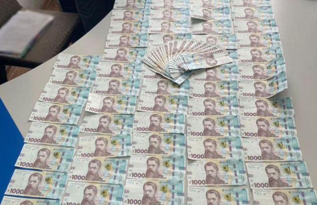 Махінації з держмайном: заступник директора державного підприємства погорів на хабарі у 90 000 грн