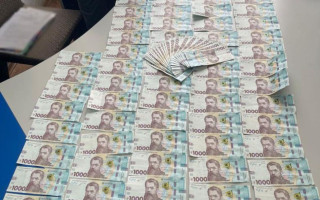 Махінації з держмайном: заступник директора державного підприємства погорів на хабарі у 90 000 грн