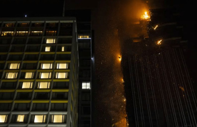 У Гонконгу горів недобудований 42-поверховий хмарочос, відео