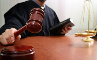 Заклеїв рот скотчем і пограбував: у Києві чоловіка за напад на пенсіонера засудили до 7 років ув'язнення