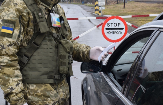 Мінкульт просить посилити відповідальність за порушення правил виїзду за кордон чоловіків призовного віку