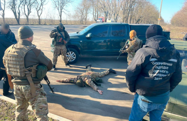 Продавав гранати та набої: на Одещині ліквідували канал збуту зброї та боєприпасів, фото