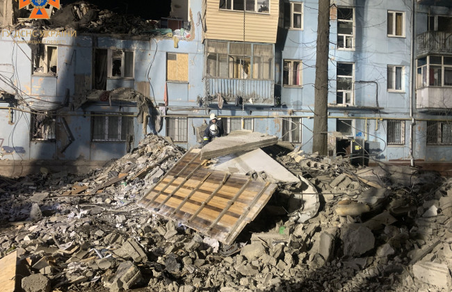 Ракетный удар по жилому дому в Запорожье: количество погибших снова выросло