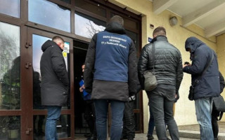 БЕБ проводить обшуки на тютюновій фабриці у Львівській області