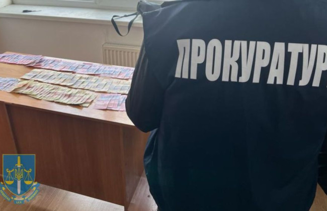 8000 грн взятки за беспрепятственное пересечение границы: разоблачили таможенника