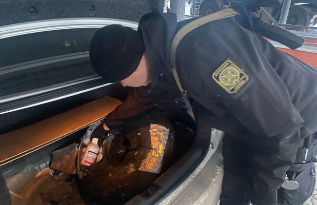 В Одесской области женщина пыталась вывезти за границу 750 тысяч гривен и химикаты в баллоне ГБО