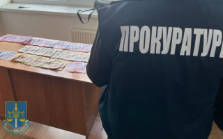 8000 грн хабаря за безперешкодний перетин кордону: викрили митника