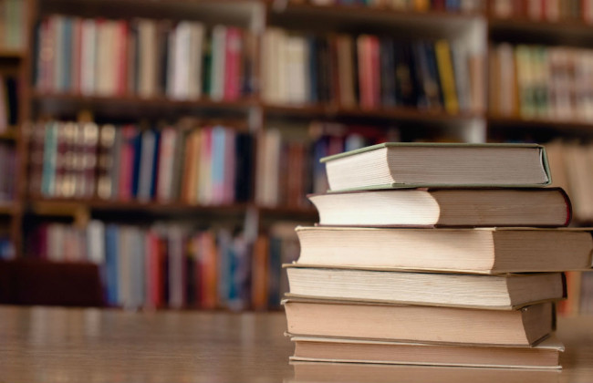 Українців хочуть навчити читати книжки до 2032 року: Кабмін визначився, як це зробити