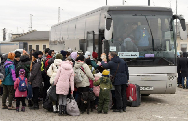 Кабмін схвалив механізм примусової евакуації дітей із зон активних бойових дій