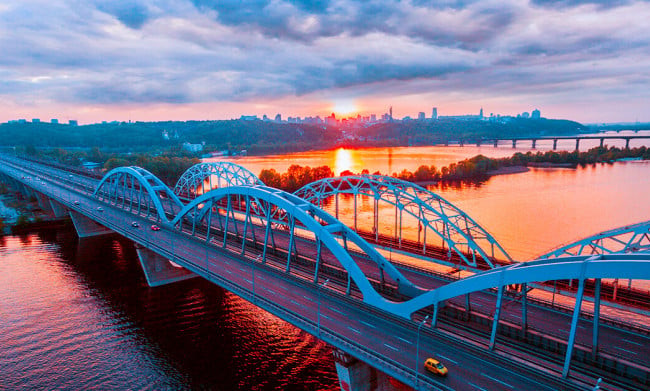Строительство съездов с Дарницкого моста планируют завершить в этом году
