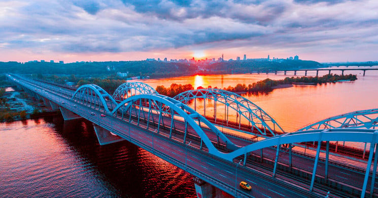 Будівництво з'їздів з Дарницького мосту планують завершити цьогоріч