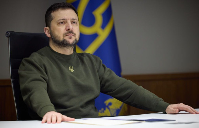 На запитання, чи відійти з Бахмута, Залужний і Сирський відповіли  «не відходити й посилюватися», — Зеленський