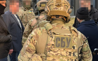 Посадовців «IBOX Bank» викрили на «відмиванні» грошей підпільних онлайн-казино: СБУ проводить обшуки в офісах банку