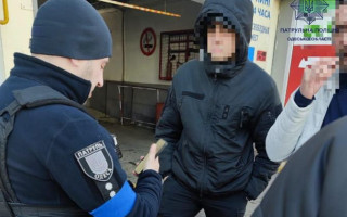 У Одесі затримали чоловіка за незаконне носіння поліцейської символіки