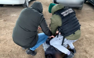 Залякав та вимагав гроші за неіснуючий борг: на Київщині затримали зловмисника