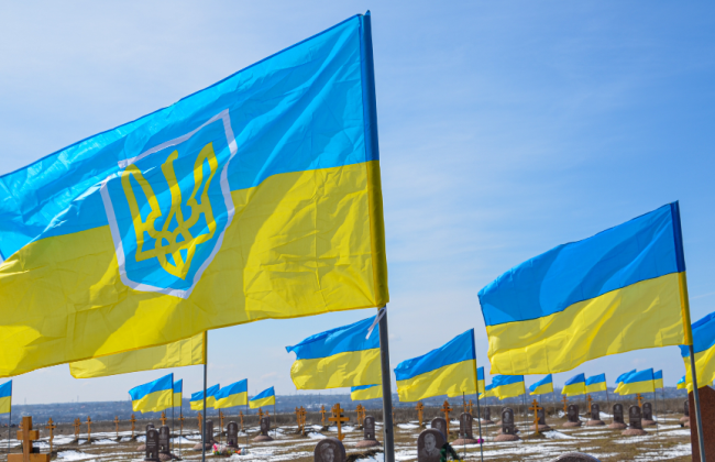 На Черкащині підлітки зняли прапор з могили загиблого воїна задля відео у ТікТоку: їхні батьки заплатять штраф