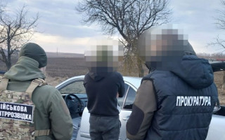 На Буковині місцевий житель переправляв військовозобов’язаних до Молдови за 13 500 доларів