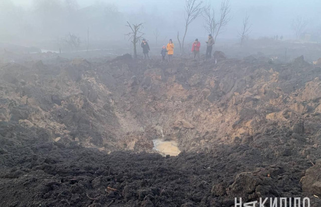 Внаслідок ракетного удару Харків залишився без світла, опалення й води: в області на місці «прильоту» величезна вирва, відео