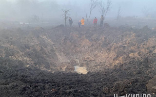 Внаслідок ракетного удару Харків залишився без світла, опалення й води: в області на місці «прильоту» величезна вирва, відео