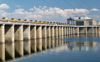 Окупанти пошкодили дамбу Каховської ГЕС — водосховище обміліло