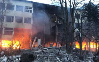 Зеленський показав наслідки ракетної атаки росіян на міста України, фото
