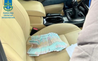 42 000 грн хабаря за видачу позитивного висновку: у Львові затримали експерта
